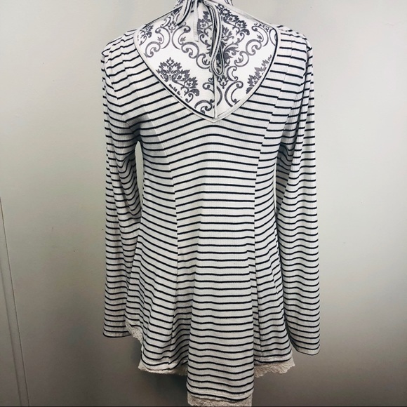 🚨 HOST PICK! 🚨 Cute striped tunic size large - Picture 2 of 7
